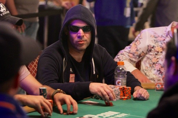 Zvi Stern - Zweiter mit 29.800.000 Chips Zvi Stern