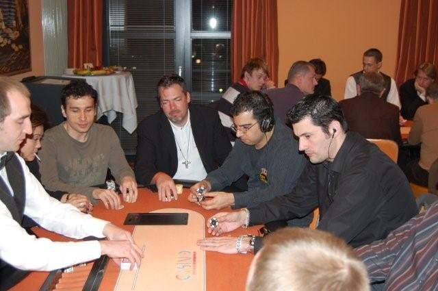 PokerOlymp.de Open Live aus Schenefeld: 800 Euro No Limit Hold\'em Tag PokerOlymp.de Open Live aus Schenefeld: 800 Euro No Limit Hold\'em Tag