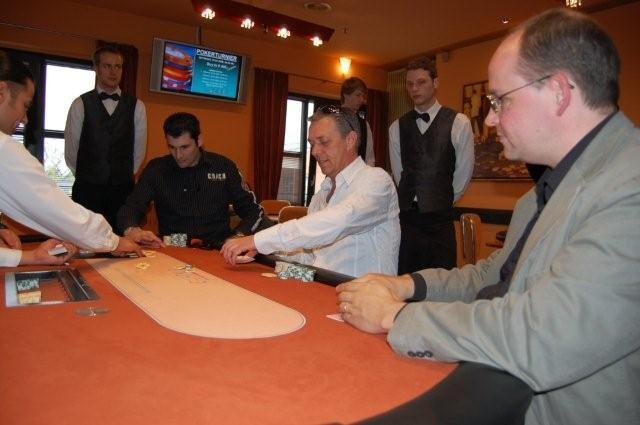 PokerOlymp.de Open Live aus Schenefeld: 800 Euro No Limit Hold\'em Fina PokerOlymp.de Open Live aus Schenefeld: 800 Euro No Limit Hold\'em Fina