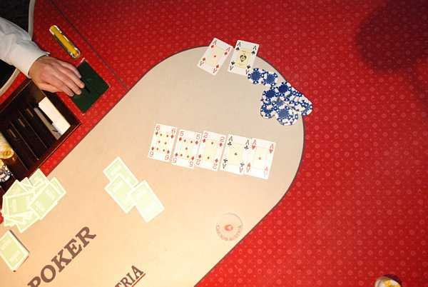 Poker Winter Challenge Live: &euro; 300 No Limit Hold'em Rebuy