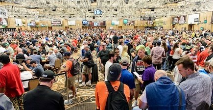Wie oft muss ich meinen Stack verdoppeln, um ein Turnier mit sehr vielen Teilnehmern zu gewinnen? Monster Stack Hold'em