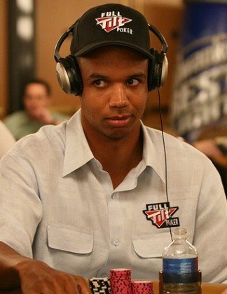 Phil Ivey im Full-Tilt-Dress Phil Ivey im Full-Tilt-Dress