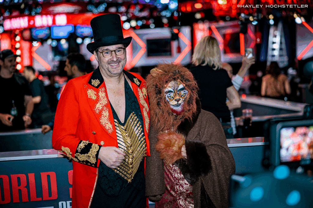 Phil Hellmuths Einlaufkostüm bei der WSOP 2024