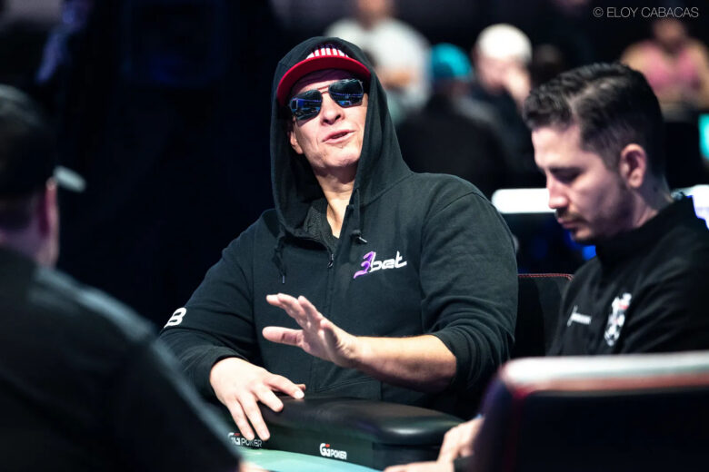 Greg Mueller, Ex-Eishockeyprofi, dreifacher WSOP-Champion und Vertreter der alten Schule, gewann $460K bei der Limit Hold’em-WM 2009.