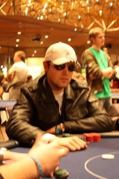 Damian Ciomperlik, zwischenzeitlicherChipleader mit 55000 Chips Damian_Ciomperlik