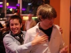 Thomson verpasst seinem Kumpel einenBad Beat und bespringt ihn hernach(gestern warf er selbigen auch schonraus) thomsen_und_der_andere