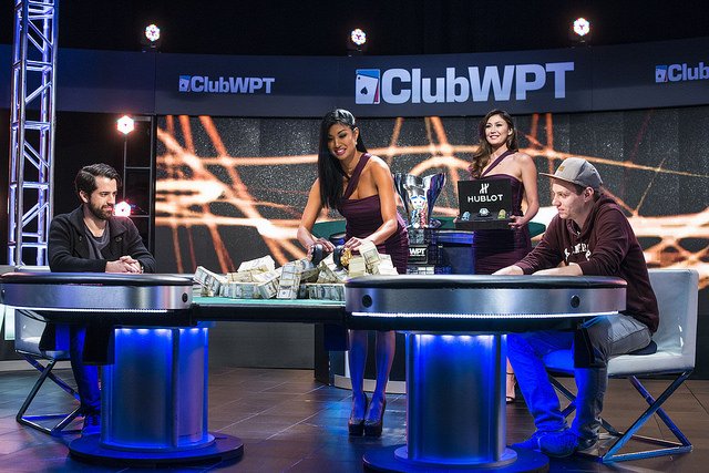 Heads-Up und die Kohle kommt auf den Tisch Heads-Up und die Kohle kommt auf den Tisch