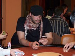 Vater spielt mit seinem Palm Palm_Vater