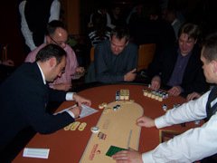 Ende von Tag 1B: die Chipswerden gezählt und abgenommen Chips_werden_gez__hlt