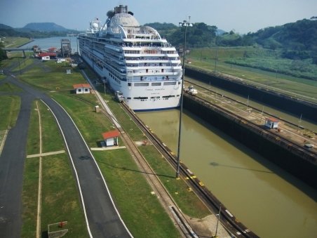 Der berüchtigte Panamakanal, bei dessen Bau tausende von Menschen ihr Leben ließen, Quelle: carstenweidling.de pa12