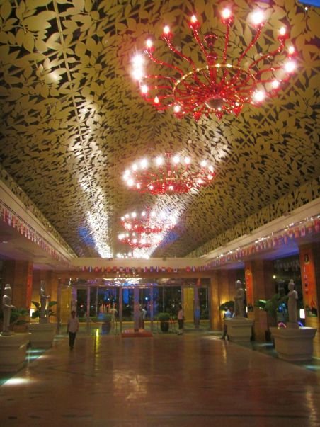 Der Eingang zum Casino Nagaworld Quelle: carstenweidling.de Eingang_zu_Nagaworld