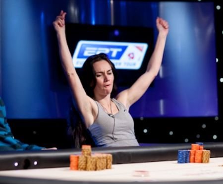 Boeree bejubelt ihren EPT-Sieg liv_boeree_champ