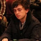 Konstantin BuecherlSchaut aus, als würde ereinschlafen – aber das tut er nicht. konstantin_b_cherl