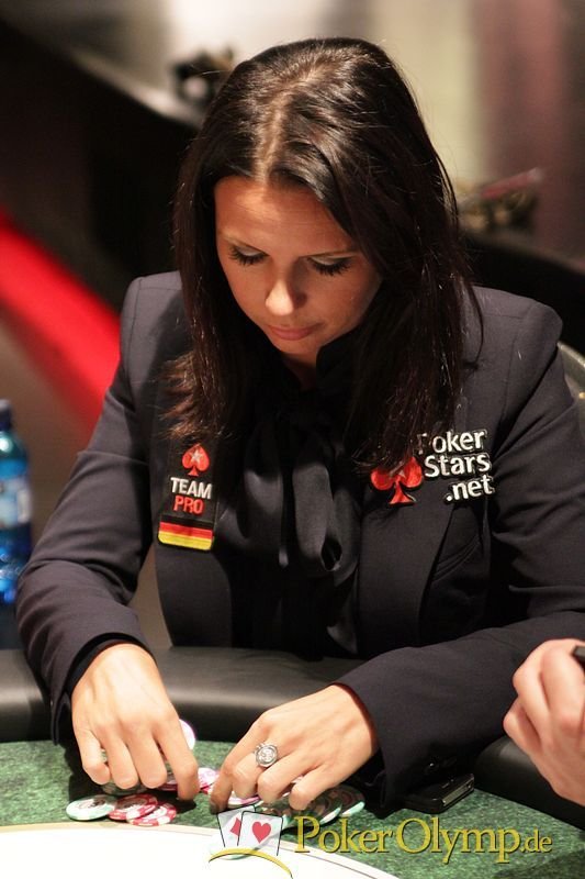 Ms. PokerStarsbeweist Gespür sandra_stapelt