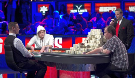 Pius Heinz, das Preisgeld und Martin Staszko im Heads-Up-Duell, Quelle: pokernews.com Heads_Up