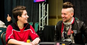 Vanessa Selbst staunt über die Frisur von George Danzer Vanessa Selbst staunt über die Frisur von George Danzer