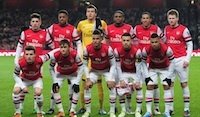 Die Aufgabe eine Fußballersist zu gewinnen. Arsenal Spieler