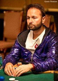 Negreanu mit der schaurig-schönsten Jacke der WSOP Negreanu_Jacke