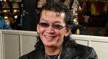 Scotty Nguyen – VoKuHiLa in Reinform, dazu aber auch noch irgendwie ölig. Streicht man ihm mit der Hand durchs Haar, muss diese anschließend operativ von seinem Kopf entfernt werden. original_Scotty_Nguyen