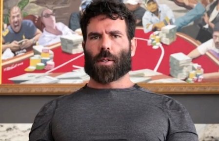 Dan Bilzerian: Männer mit Bart und die obligatorischen Deko-Frauen Dan Bilzerian: Männer mit Bart und die obligatorischen Deko-Frauen