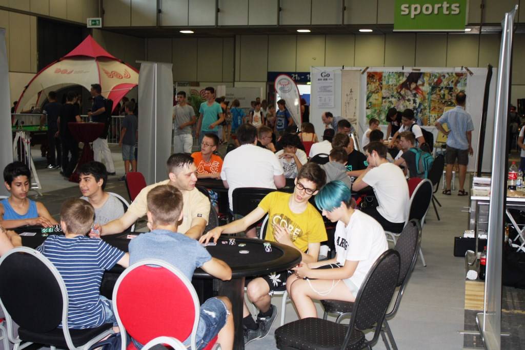 Pokernde Schulklassen bei der YOU 2015 Pokernde Schulklassen bei der YOU 2015