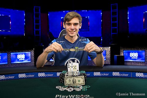 Fedor Holz, der Alles-Gewinner Fedor Holz und sein Bracelet
