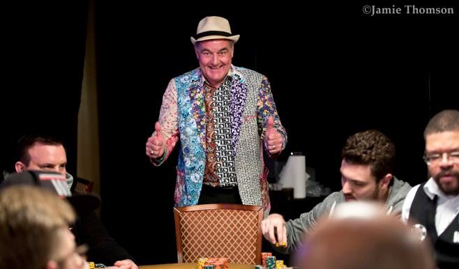 Daumen hoch für's Finale JohnHespWSOPME2017Day5