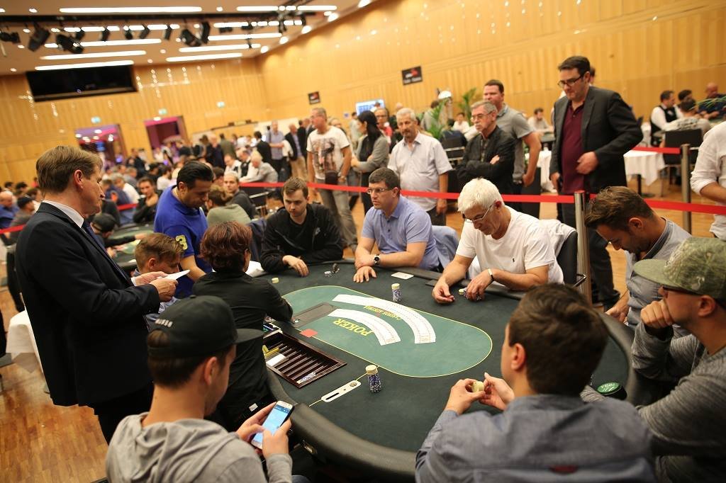 Leon TsoukernikErst Bubble-Boy, dann im selbst organisierten €25k-SnG LeonTsoukernikinVelden2017
