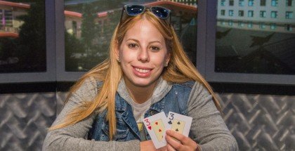 Loni Harwood hat gewonnen! Loni Harwood hat gewonnen!
