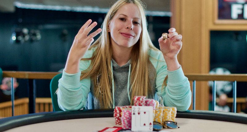 Loni Harwood, Quelle: Cardplayer.com LoniFEAT