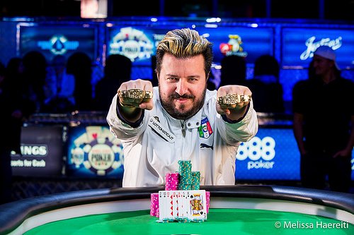 Max Pescatori und seine zwei Bracelets von diesem Jahr Max Pescatori, WSOP 2015