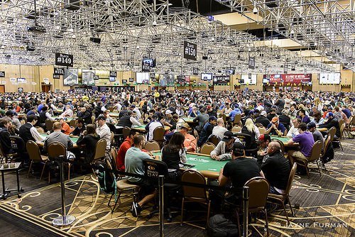 Volle Tische beim Millionaire Maker der WSOP 2015 Volle Tische beim Millionaire Maker der WSOP 2015