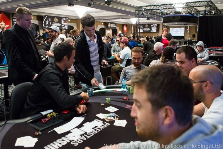 Mikhail Rudoy wird Bubble-Boy NEIL9325PCBAR2017MikhailRudoyNeilStoddart