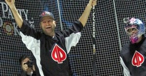 Negreanu spielt Hockey Negreanu spielt Hockey