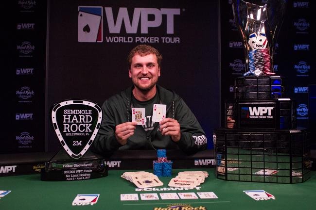 Ryan Riess und die Siegerhand Optimized NWM Ryan Riess Winner IMG 2662