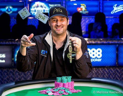 Phil Hellmuth gewinnt sein 14. Bracelet Phil Hellmuth gewinnt sein 14. Bracelet