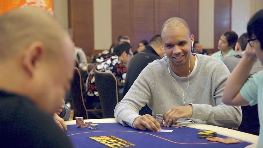 Phil Ivey spielt Short Deck Holdem Phil Ivey spielt Short Deck Holdem
