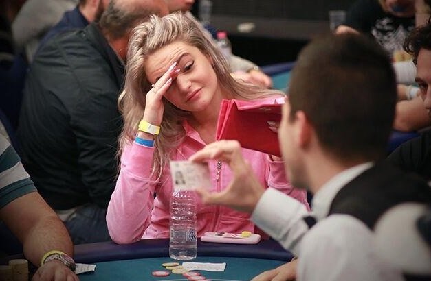 Silje Nilsen hat verschlafen und spielt genau eine Hand am dritten Tag der BOM Silje Nilsen