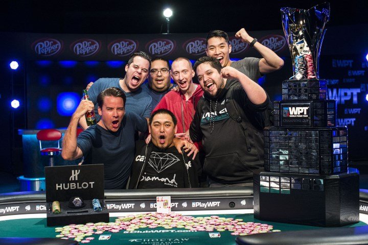 Jay Lee feiert den Titel WPT Choctaw Jay Lee Champion