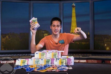 Mateos nach dem Gewinn der WSOP-Europe 2013 Adrian Mateos