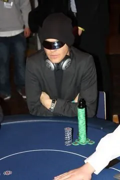 Slotboom baut Türmchen aus seinen25’er Chips. Slotboom_Tower